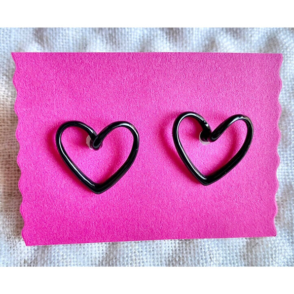 New Black Heart Retro 80s Style Stud Earrings - Picture 2 of 6